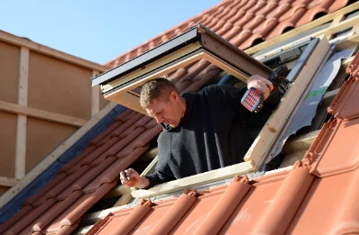 Pose de fenêtres de toit Velux à Sigalens